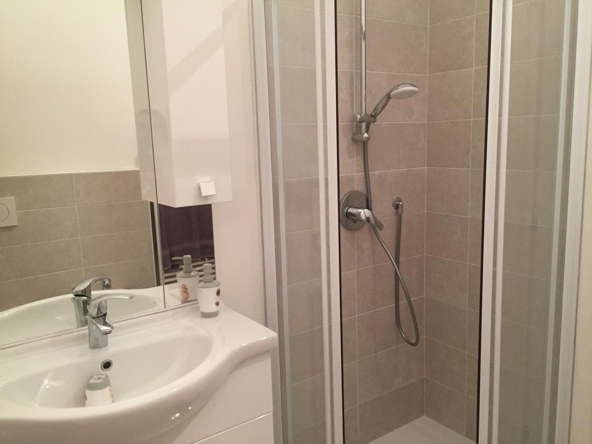 Il Cortile Como Single & Double Room In Apartment No Hotel Ngoại thất bức ảnh